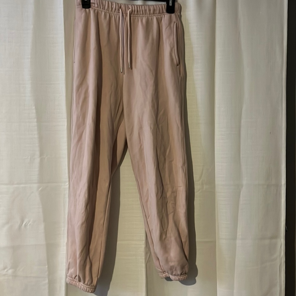 Old Navy light pink sweatpants with string. Size:S, runs big.